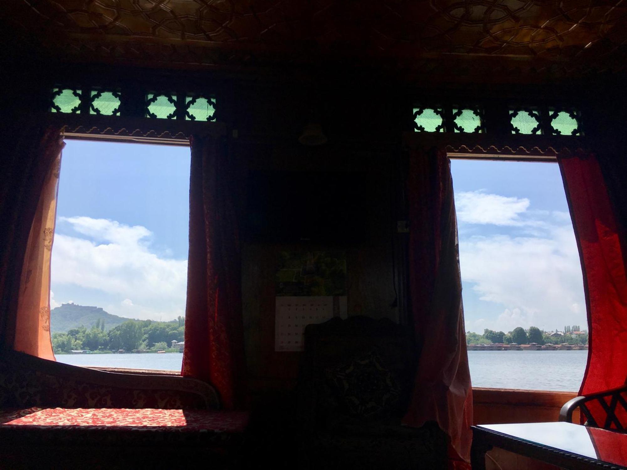 Houseboat Lily Of Nageen Srīnagar Exterior foto