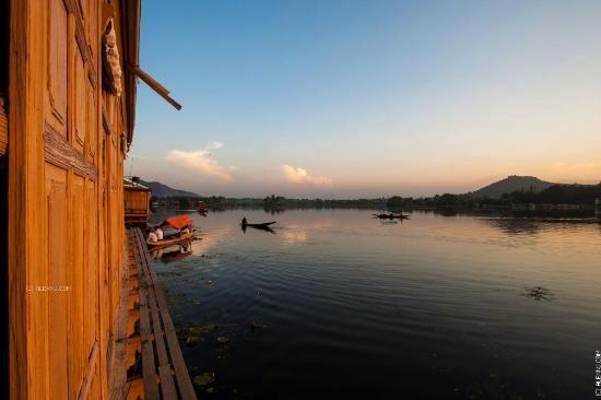 Houseboat Lily Of Nageen Srīnagar Exterior foto